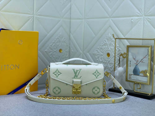 Canvas leather  bag ,5A,size 21.5x13.5x6cm, no box, B110-181