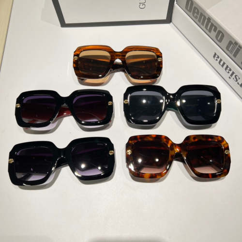 Blue light blocking sunglasses with the box and case ,G25-2337-2341