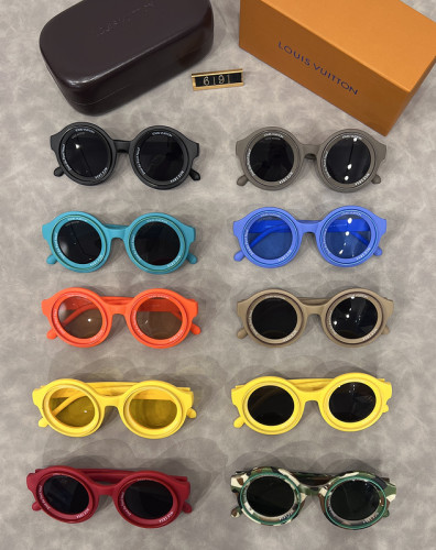 Blue light blocking sunglasses with the box and case ,G25-887-896