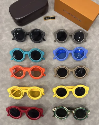 Blue light blocking sunglasses with the box and case ,G25-887-896