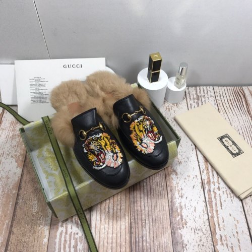 flat fur shoes, size 35-44, with box, SS70-812
