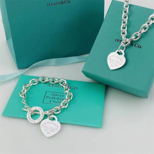 the necklace and bracelet set, J38-223