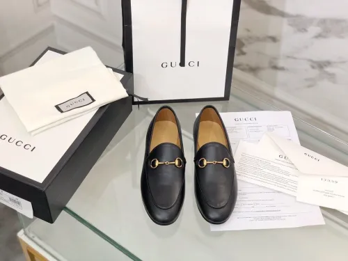 flat shoes  size 35-44,with box, SS60-782