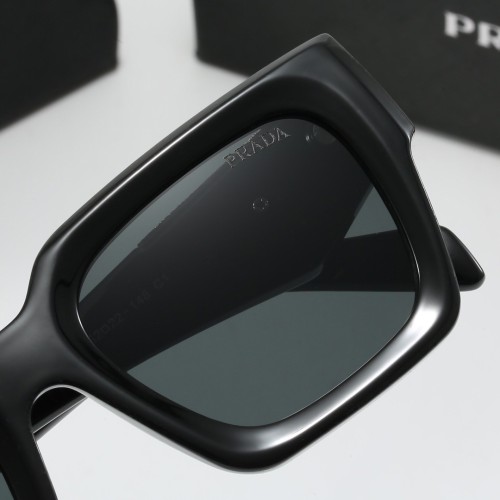 Blue light blocking sunglasses with the box and case ,G25-2607-2611