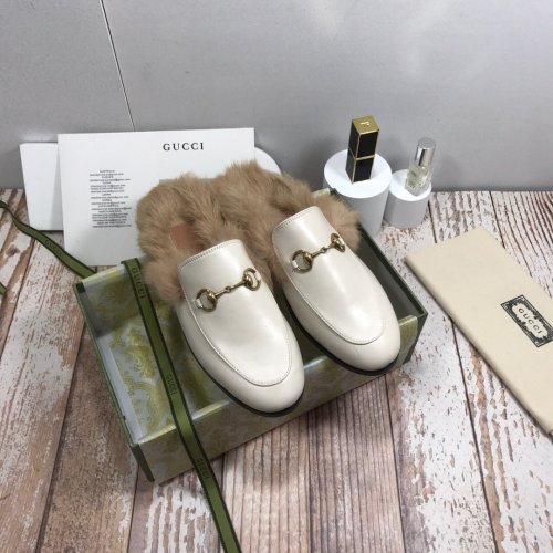 flat fur shoes, size 35-44, with box, SS70-819