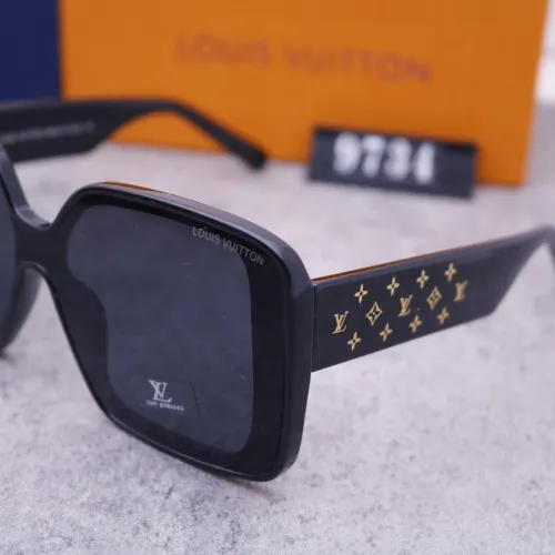 Blue light blocking sunglasses with the box and case ,G25-12-18