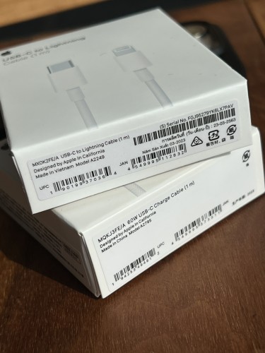 Iphone fast charger: charging head +1 meter long cable. 55% charge in 30 minutes,headset-8