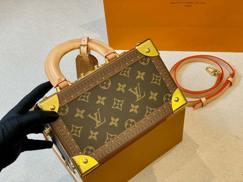 Leather neverfull  bag ,5A . size 22*13cm ,no box, B130-48