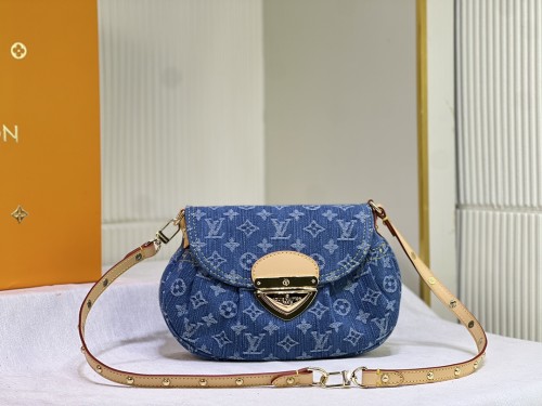 Leather and canvas bag ,5A , size 27x18x3cm,no box,  B88-1818
