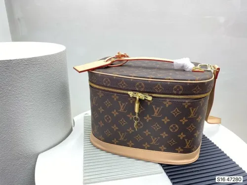 size:31*21cm split leather,AAAA,no box,Cosmetic bag，B75-2101