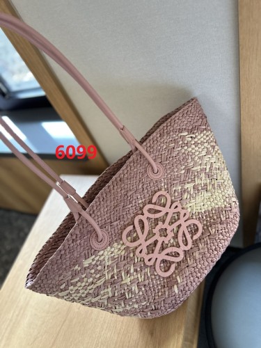Straw bag ,3A , size 28x25cm ,no box,  B68-6099-6103