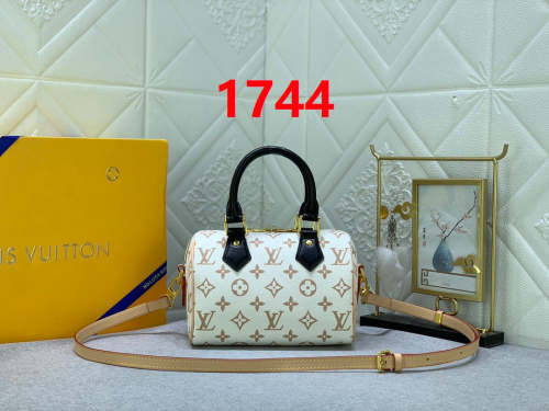 M46906， Leather bag ,5A , size  20.5X13.5X12cm ,no box,  B88-1744
