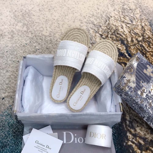 Flat sandals slippers , size 35-40 ,with box, SS60-1493-1497