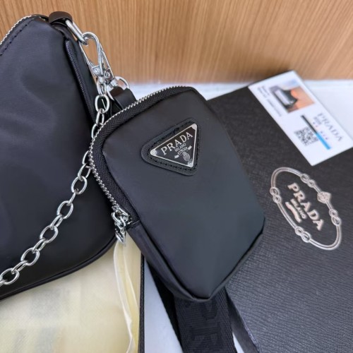 Nylon bag，budget,size 25x16x7cm, B28-111