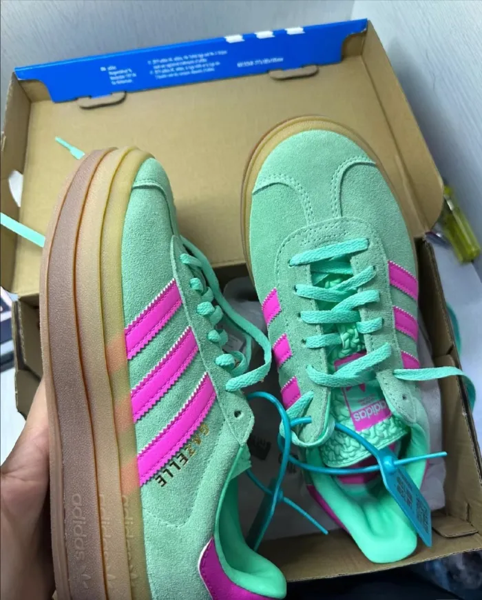 Women sneaker shoes, with box, size 35.5-42, SS60-459-673