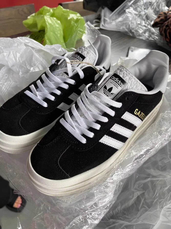Women sneaker shoes, with box, size 35.5-42, SS60-459-673