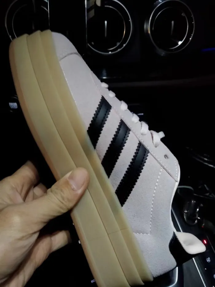 Women sneaker shoes, with box, size 35.5-42, SS60-459-673
