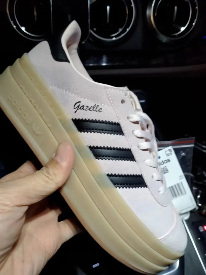 Women sneaker shoes, with box, size 35.5-42, SS60-459-673