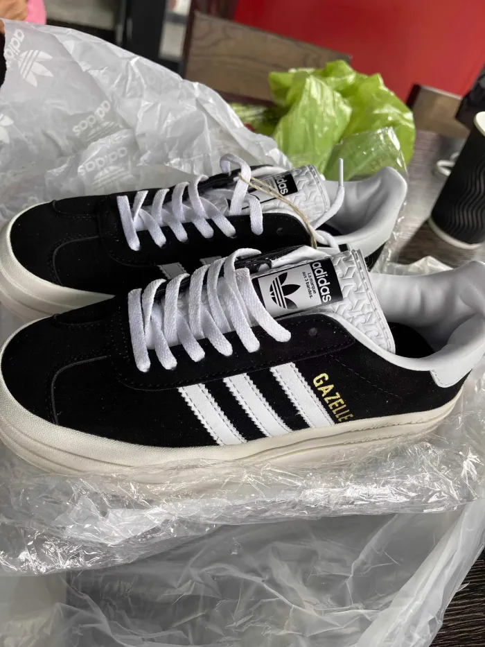 Women sneaker shoes, with box, size 35.5-42, SS60-459-673