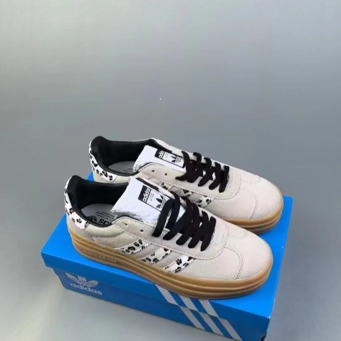 Women sneaker shoes, with box, size 35.5-42, SS60-459-673