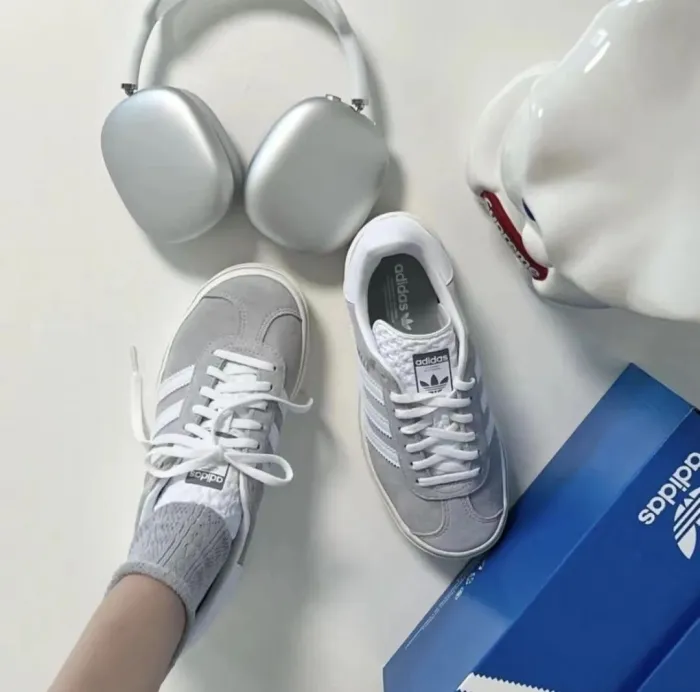 Women sneaker shoes, with box, size 35.5-42, SS60-459-673