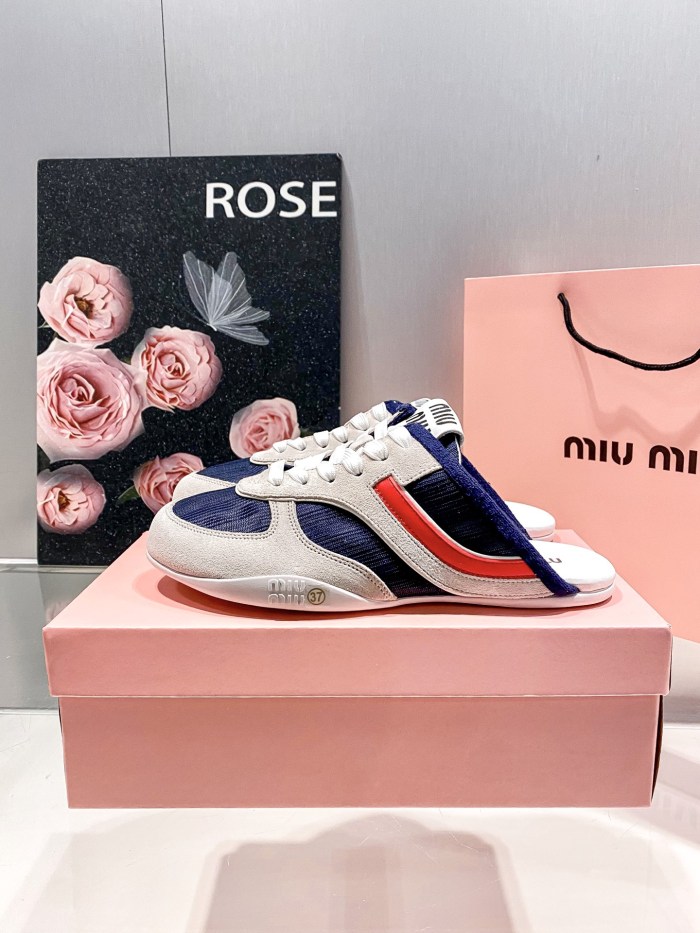 Women flat shoes,size 35-40, with box，SS70-220
