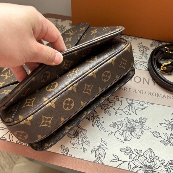 Split leather bag ,3A , size 25x18cm,no box,  B68-121-122