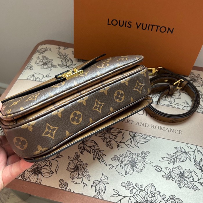 Split leather bag ,3A , size 25x18cm,no box,  B68-121-122