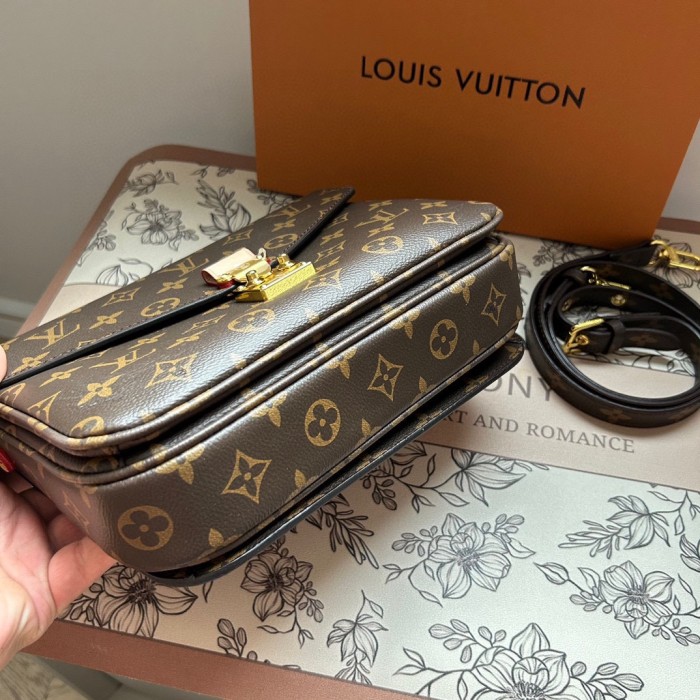 Split leather bag ,3A , size 25x18cm,no box,  B68-121-122