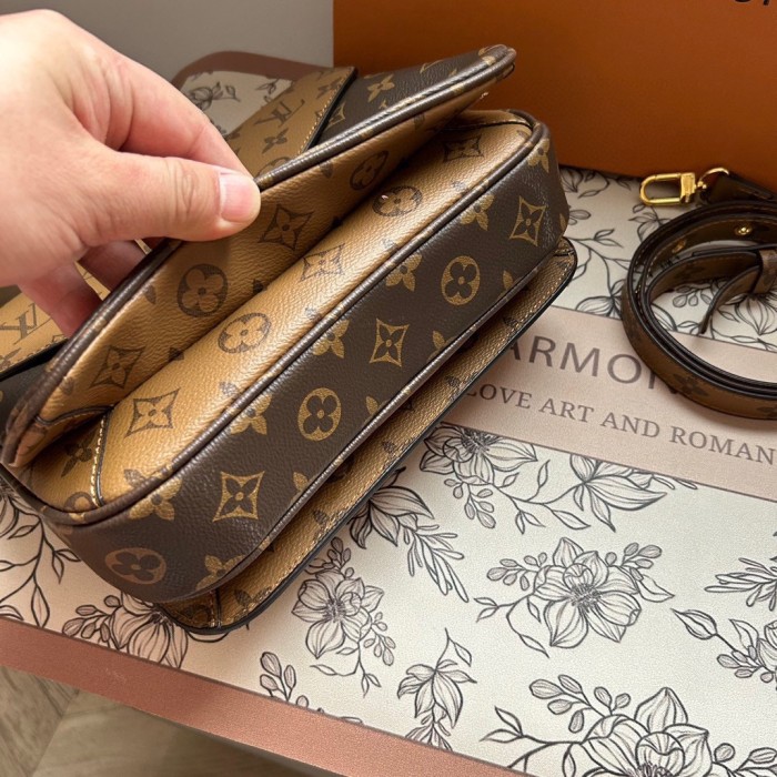 Split leather bag ,3A , size 25x18cm,no box,  B68-121-122