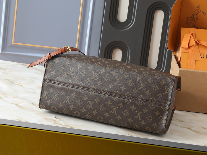 Split leather bag ,4A , size 41*34*19cm, no box,  B80-36