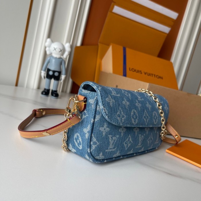Split leather bag ,4A , size 23.5*12*4.3cm, no box,  B68-123-127