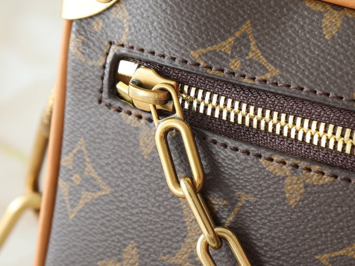 Split leather bag ,4A , size 18.5*13*8cm, no box,  B75-235-240