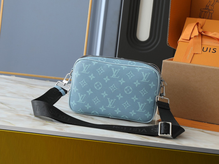 Split leather bag ,4A , size 24*16*8 cm, no box,  B75-246