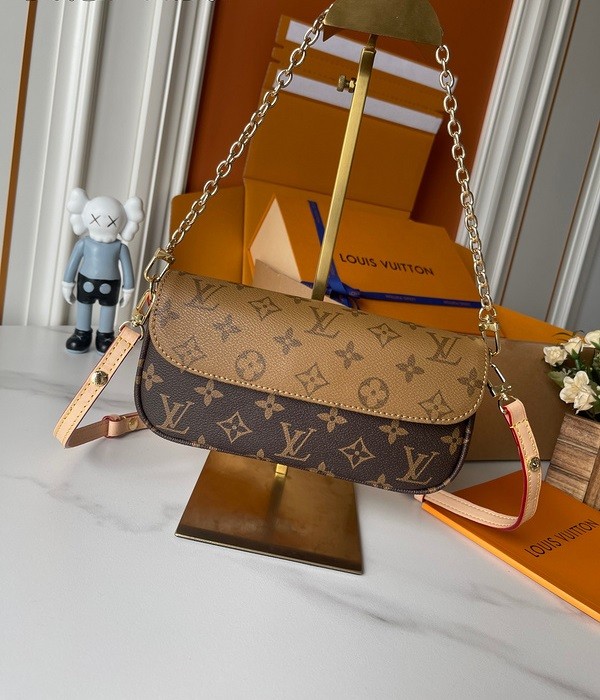Split leather bag ,4A , size 23.5*12*4.3cm, no box,  B68-123-127