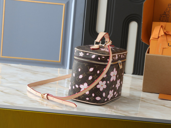 Split leather bag ,4A , size 14*10.2*8.5 cm or 20*13.5*12cm or 24*17*14cm, no box,  B75-249
