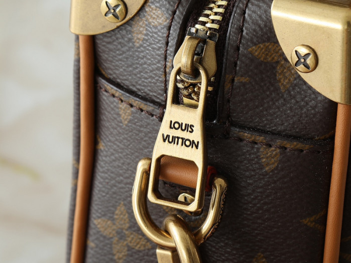 Split leather bag ,4A , size 18.5*13*8cm, no box,  B75-235-240