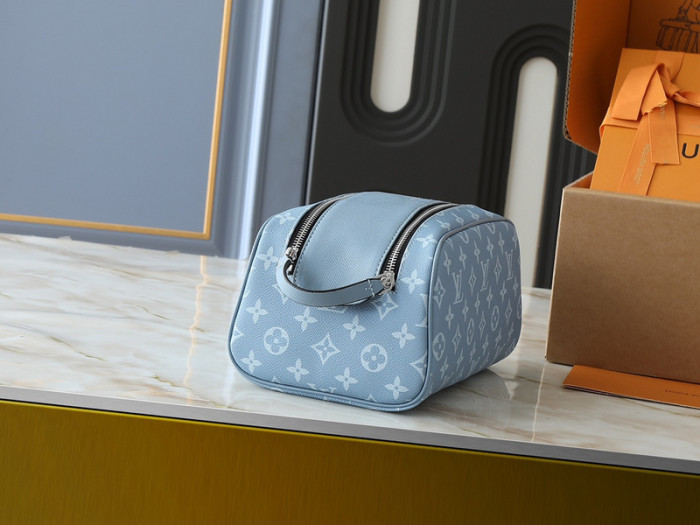 Split leather bag ,4A , size 28*15*16.5 cm, no box,  B68-128