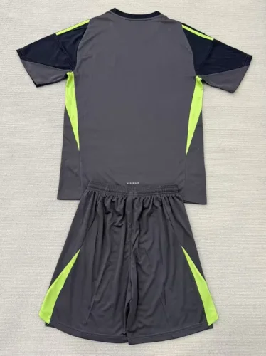 25-26 Man Utd Black GoalKeeper Kids Soccer Jersey (绿标)