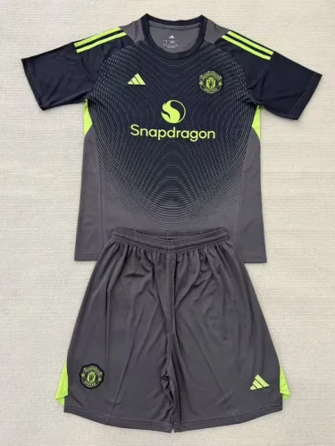 25-26 Man Utd Black GoalKeeper Kids Soccer Jersey (绿标)