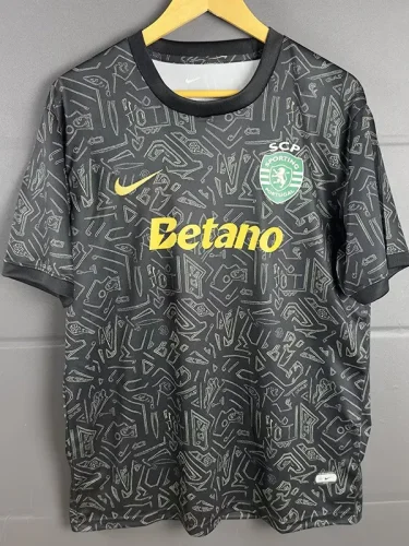 25-26 Sporting Lisbon Black Training shirts (黄广告)