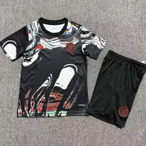 25-26 Man Utd Black Special Edition Kids Training