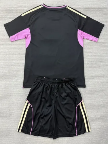 26-27 JUV Black Concept Edition Kids Training