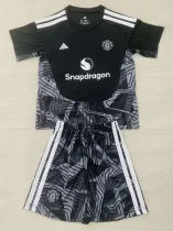 26-27 Man Utd Black Goalkeeper Kids Soccer Jersey 26-27 Man Utd Black Goalkeeper Kids Soccer Jersey