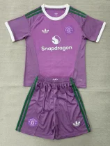 26-27 Man Utd Pink Goalkeeper Kids Soccer Jersey 26-27 Man Utd Pink Goalkeeper Kids Soccer Jersey