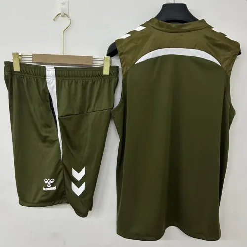 26-27 Celta Grey Tank top and shorts suit (背心短裤)