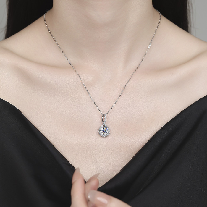 S925 Sterling Silver Moissanite Teardrop Necklace: Stylish and sophisticated pendant, elegant and versatile clavicle chain for women.