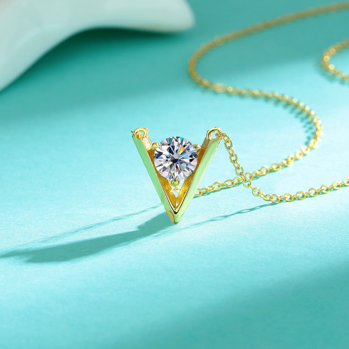 S925 Sterling Silver Moissanite Simple and High-End V-Shaped Necklace for Women, Affordable Luxury Fashion, Niche Design, Clavicle Chain