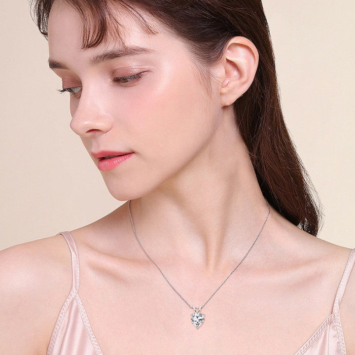 S925 Sterling Silver Heart Moissanite Three-Prong Necklace - Simple and Stylish Collarbone Chain for Women
