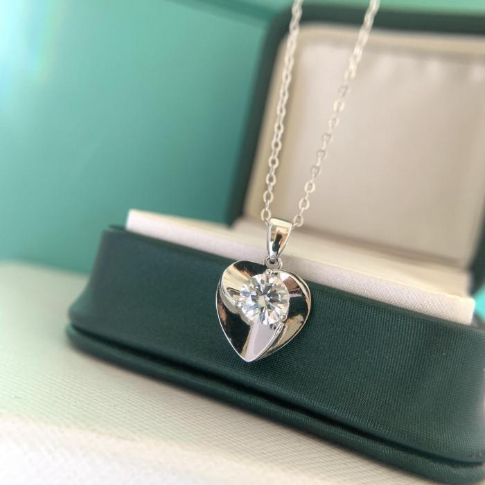 Pure Silver S925 Moissanite Heart Bloom Necklace, Light Luxury Niche Silver Pendant, Romantic Gift for Girlfriend